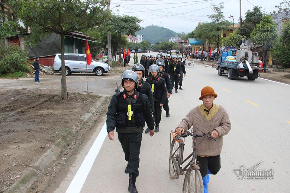 cam phuong tien di qua hon 1km duong vao ga dong dang