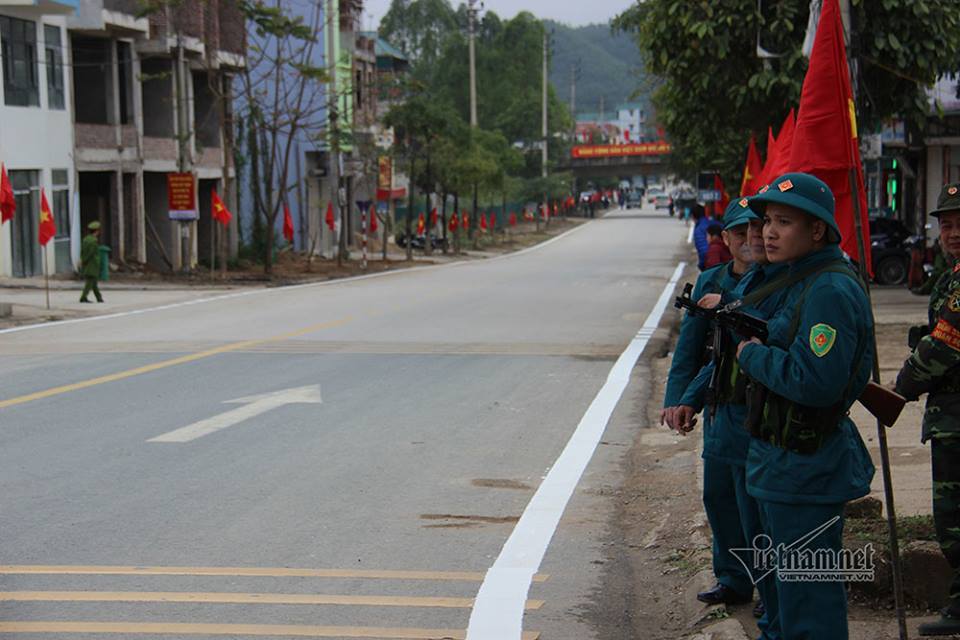 cam phuong tien di qua hon 1km duong vao ga dong dang