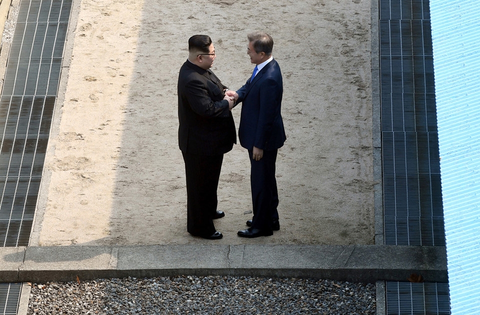 buoc di nho cua kim jong un buoc tien lon cua hai mien trieu tien