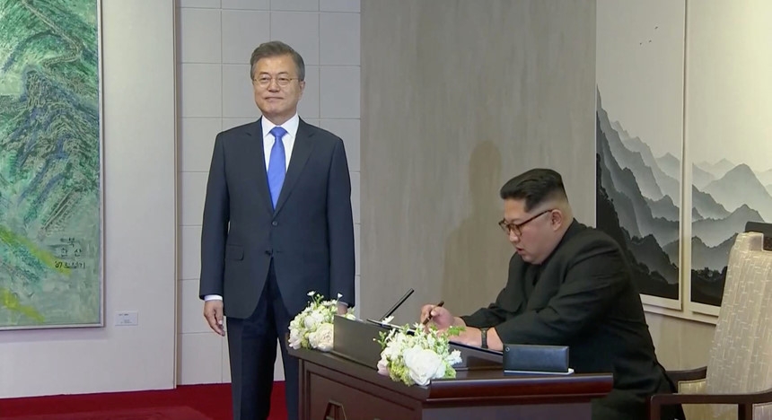 buoc di nho cua kim jong un buoc tien lon cua hai mien trieu tien