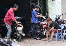 Hiểm họa từ đèn xe siêu sáng