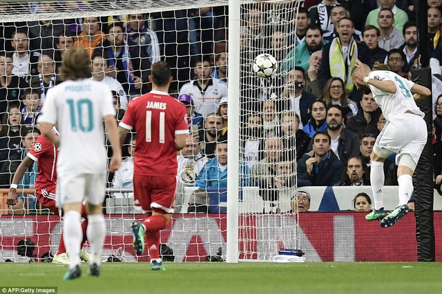 hoa real madrid 2 2 bayern munich dung buoc day tiec nuoi