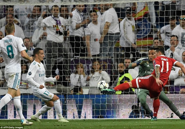 hoa real madrid 2 2 bayern munich dung buoc day tiec nuoi