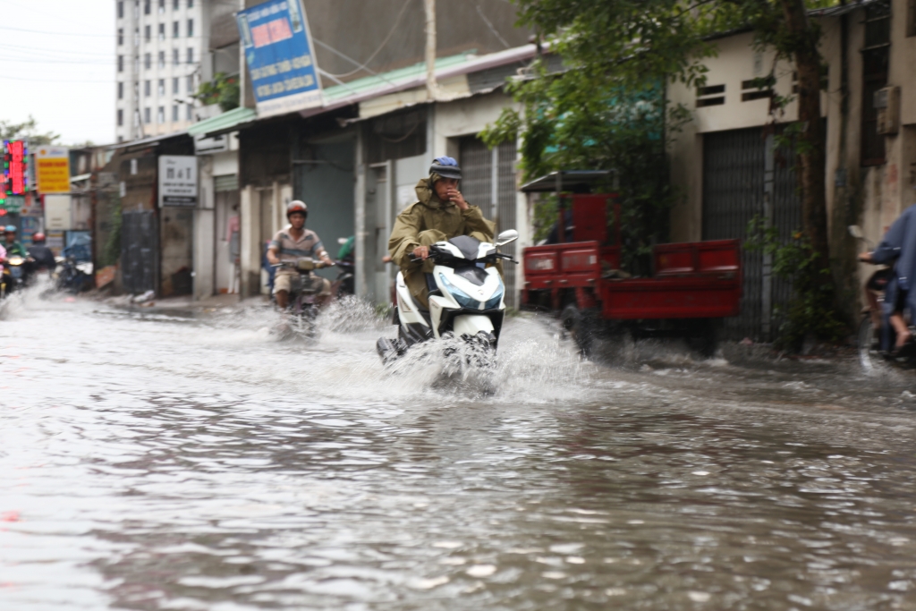 duong nguyen duc canh ngap sau ngay canh sieu may bom chong ngap