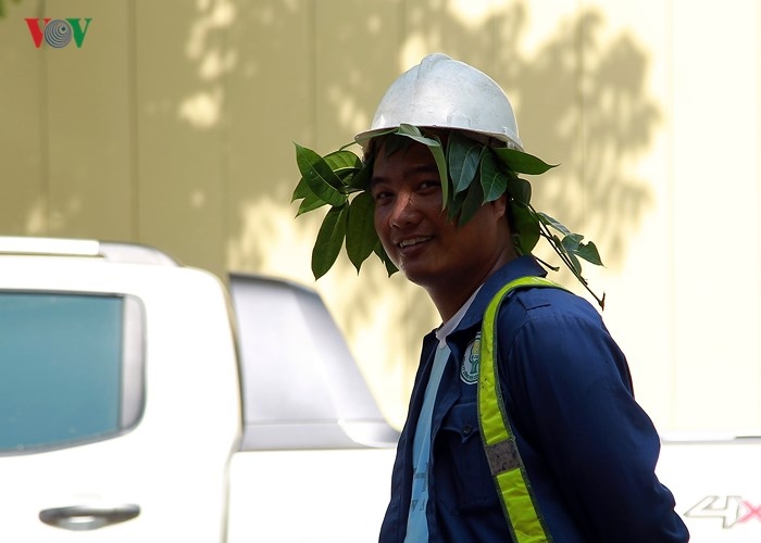 Dân Hà Nội khổ sở tìm cách chống nắng nóng đầu hè dan ha noi kho so tim cach chong nang nong dau he
