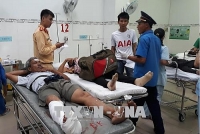 5 xe don toa tren quoc lo 1a giao thong bi un tac