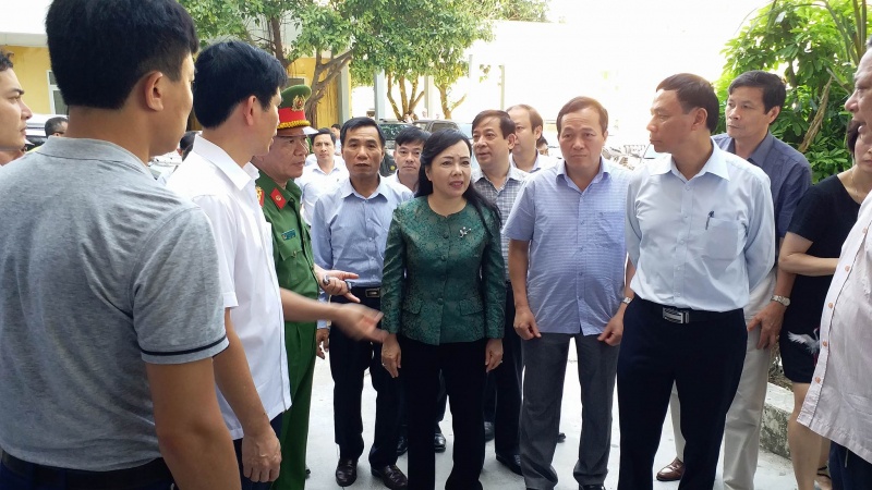 Lật tàu ở Thanh Hoá: Cận cảnh hiện trường tàu hỏa tông xe 'hổ vồ' lat tau o thanh hoa khien 2 nguoi chet can canh hien truong tau hoa tong xe ho vo