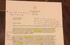 Cô giáo về hưu trả lại thư của Tổng thống Trump vì 'viết kém quá'