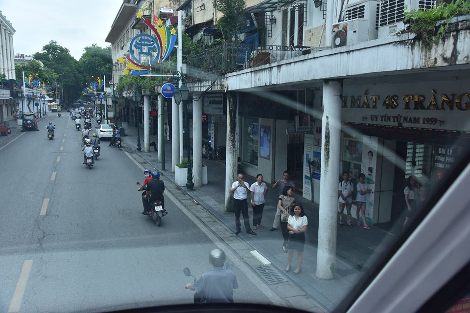 can canh xe buyt 2 tang mui tran lan dau van hanh thi diem tai tai ha noi