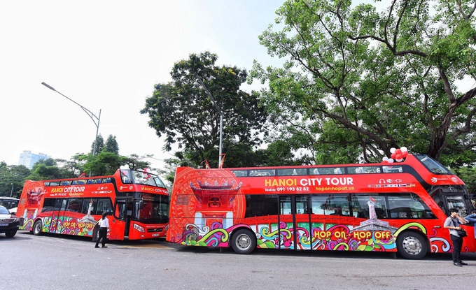 hanh khach trai nghiem tuyen buyt mui tran dau tien o ha noi