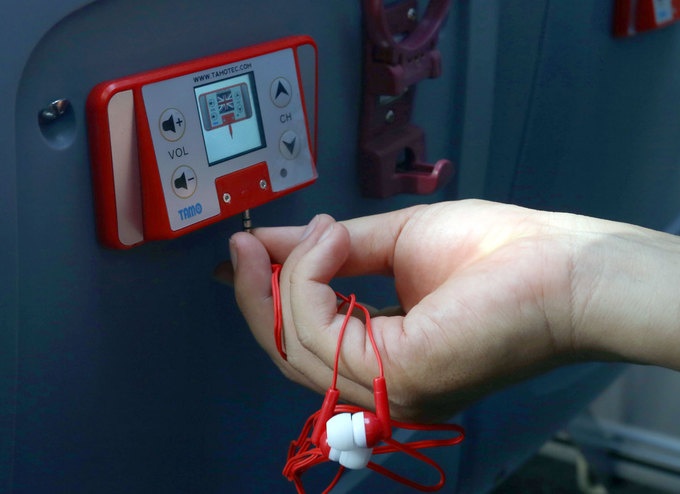 hanh khach trai nghiem tuyen buyt mui tran dau tien o ha noi