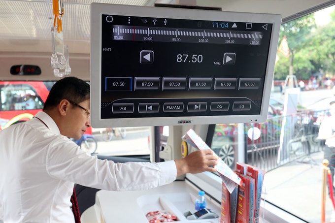 hanh khach trai nghiem tuyen buyt mui tran dau tien o ha noi