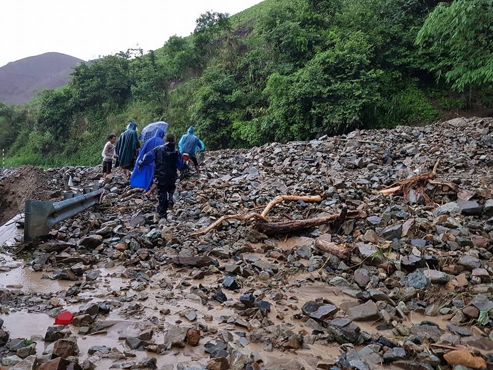 Sơn La xuất hiện lũ quét, quốc lộ 37 tê liệt son la xuat hien lu quet quoc lo 37 te liet