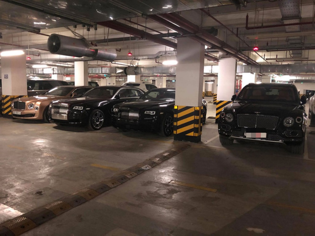 gara sieu xe toan rolls royce bentley ferrari cua dai gia goc thanh hoa