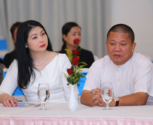 nha dau tu dang thao chay khoi ton hoa sen