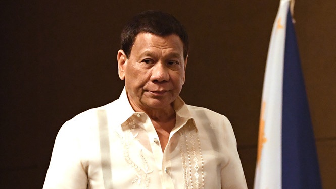 tong thong duterte san sang tu chuc vi nu hon gay bao