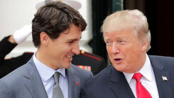 Ông Trump hỏi xoáy Thủ tướng Canada chuyện 'đốt Nhà Trắng'