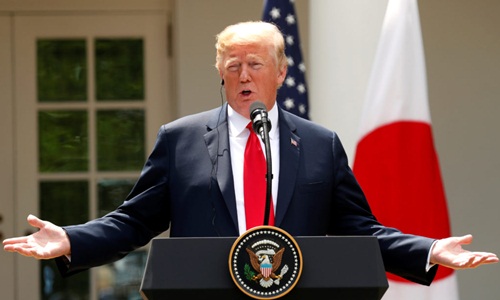 ba tuyen bo ve trieu tien gay bat ngo trong mot cuoc hop bao cua trump