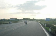 Biển báo sai chuẩn, người dân vẫn bị xử phạt