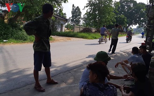phat hien nguoi dan ong treo co trong nha quan trang