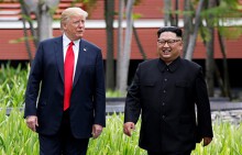 'Món quà' đặc biệt Tổng thống Trump tặng ông Kim Jong-un trong lần đầu gặp mặt