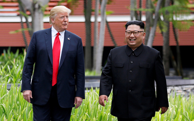 mon qua dac biet tong thong trump tang ong kim jong un trong lan dau gap mat