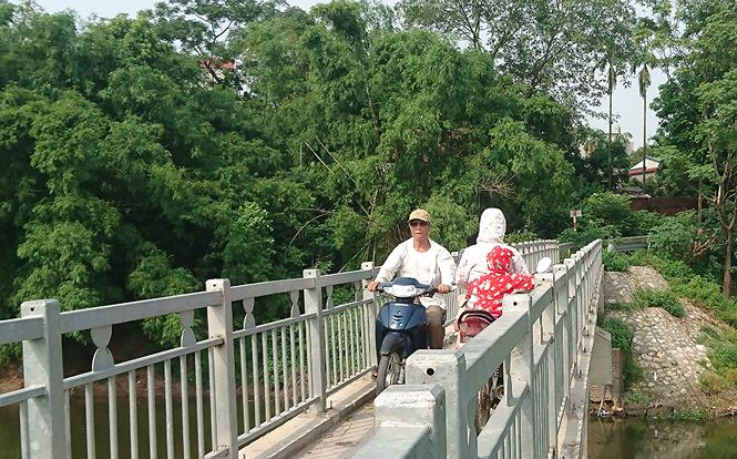nguoi dan thu do khon kho voi cau be tin hin rong 15m