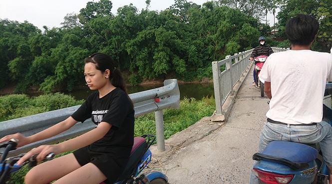 nguoi dan thu do khon kho voi cau be tin hin rong 15m