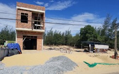 Vợ chồng đang ngủ bị kẻ gian xịt hơi cay cướp vàng