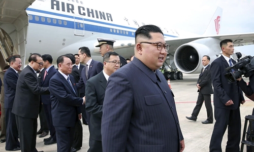 cach kim jong un den dap tap can binh khi gap trump