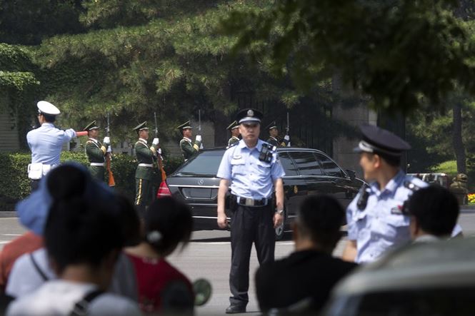 xe hoi nghi cho ong kim jong un xuat hien tai bac kinh