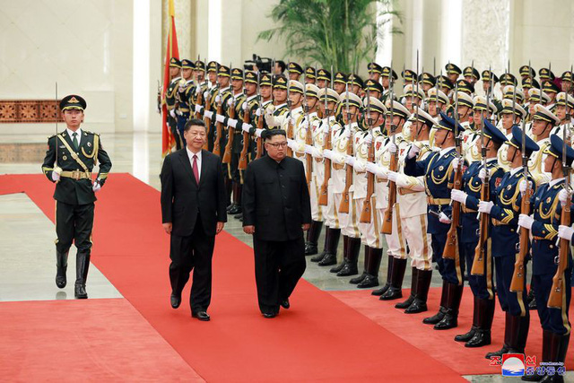trieu tien bat ngo cong bo hinh anh ong kim jong un tham trung quoc