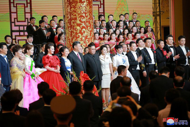 trieu tien bat ngo cong bo hinh anh ong kim jong un tham trung quoc