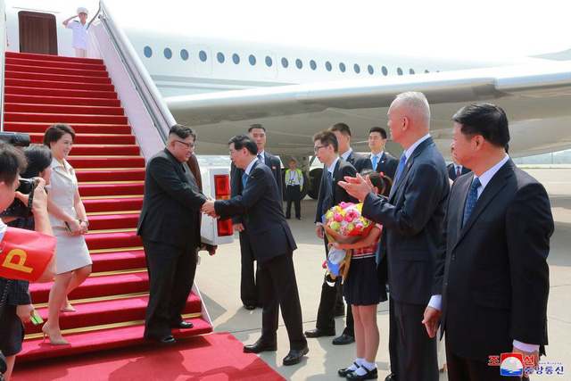 trieu tien bat ngo cong bo hinh anh ong kim jong un tham trung quoc