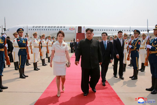 trieu tien bat ngo cong bo hinh anh ong kim jong un tham trung quoc