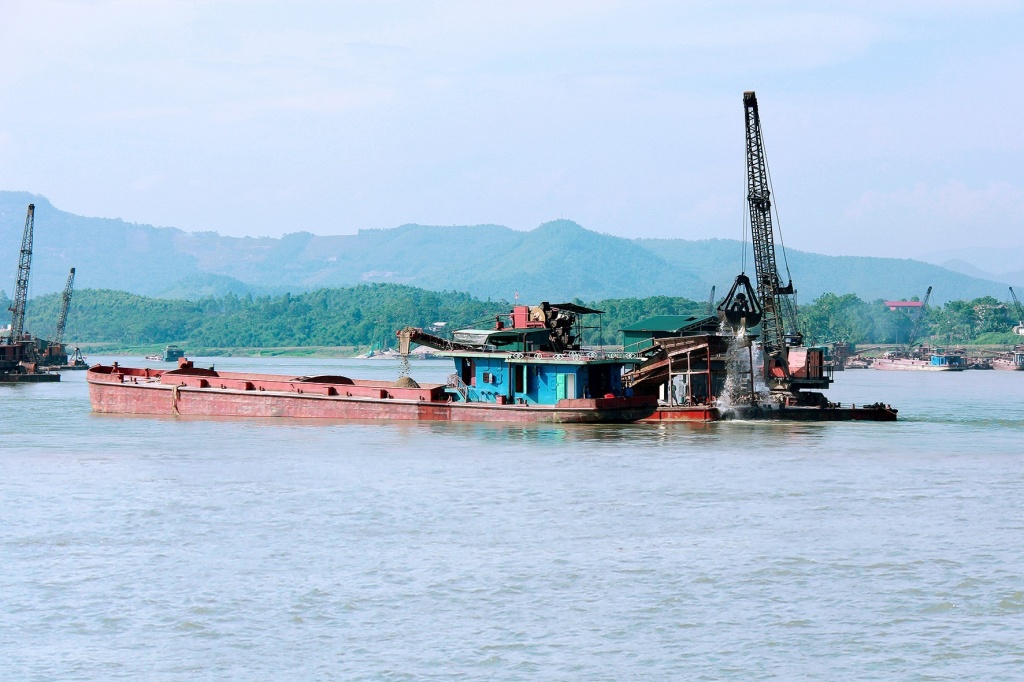 tinh trang khai thac cat khong phep o phu tho ngang nhien hoat dong du da co chi dao cua pho thu tuong