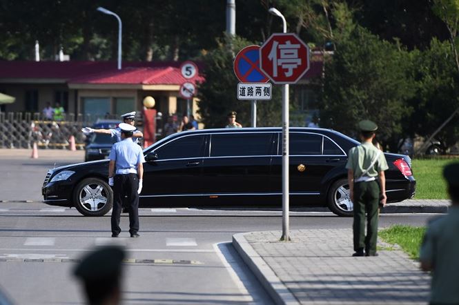 ong kim jong un len chuyen co roi bac kinh ve nuoc