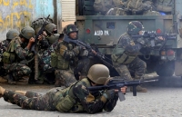 nham la quan noi day linh philippines ban chet 6 canh sat