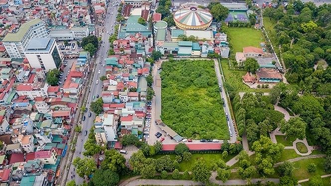 kiem tra bai xe lau tren khu dat 10000m2 giua thu do
