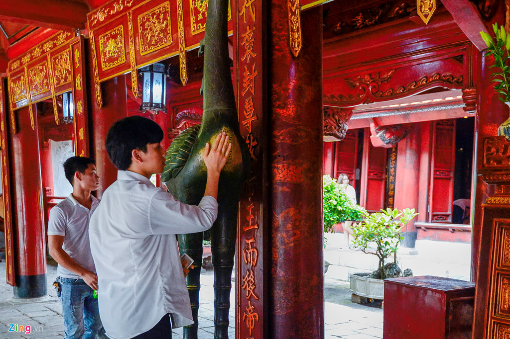 si tu keo nhau den van mieu so dau rua chim hac cau may