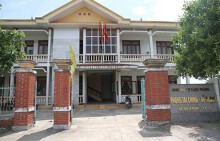 Chuyên viên tài chính tố đồng nghiệp giở trò đồi bại ngay phòng làm việc