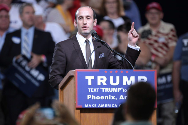 co van tre tuoi dung sau chinh sach nhap cu gay bao cua ong trump