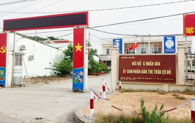 bi thu thi tran quay roi vo pho chu tich trong co quan