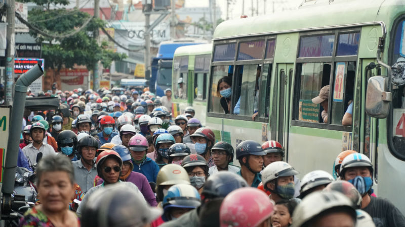 ket xe kinh hoang sau vu tai nan chet nguoi o sai gon
