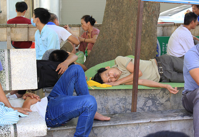 benh nhan nguoi nha va vat chen chuc den kiet suc trong cai nong 40 do c