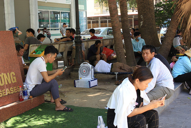 benh nhan nguoi nha va vat chen chuc den kiet suc trong cai nong 40 do c