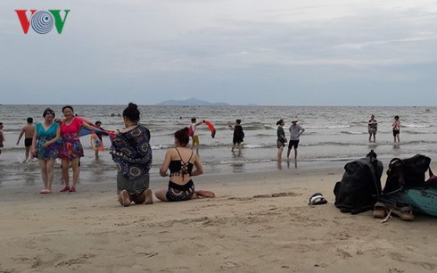 du khach tam bien da nang bi ngua ngay noi man do khap nguoi