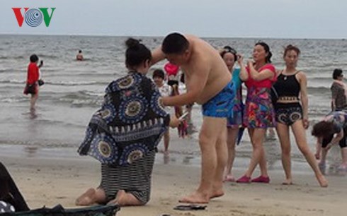 du khach tam bien da nang bi ngua ngay noi man do khap nguoi