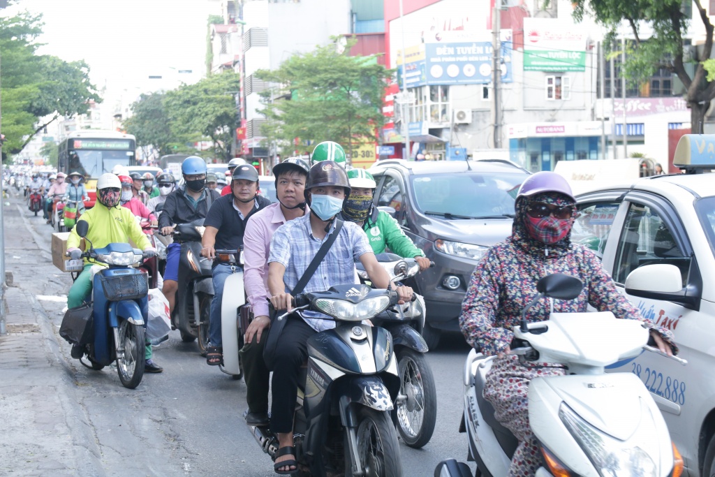 tham gia giao thong duoi cai nang hon 40 do con ac mong cua nguoi dan ha noi