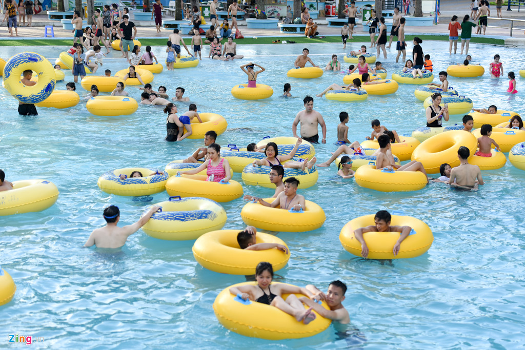 Thiếu nữ Hà thành vùng vẫy ở bể bơi giải nhiệt ngày nóng kỷ lục thieu nu ha thanh vung vay o be boi giai nhiet ngay nong ky luc